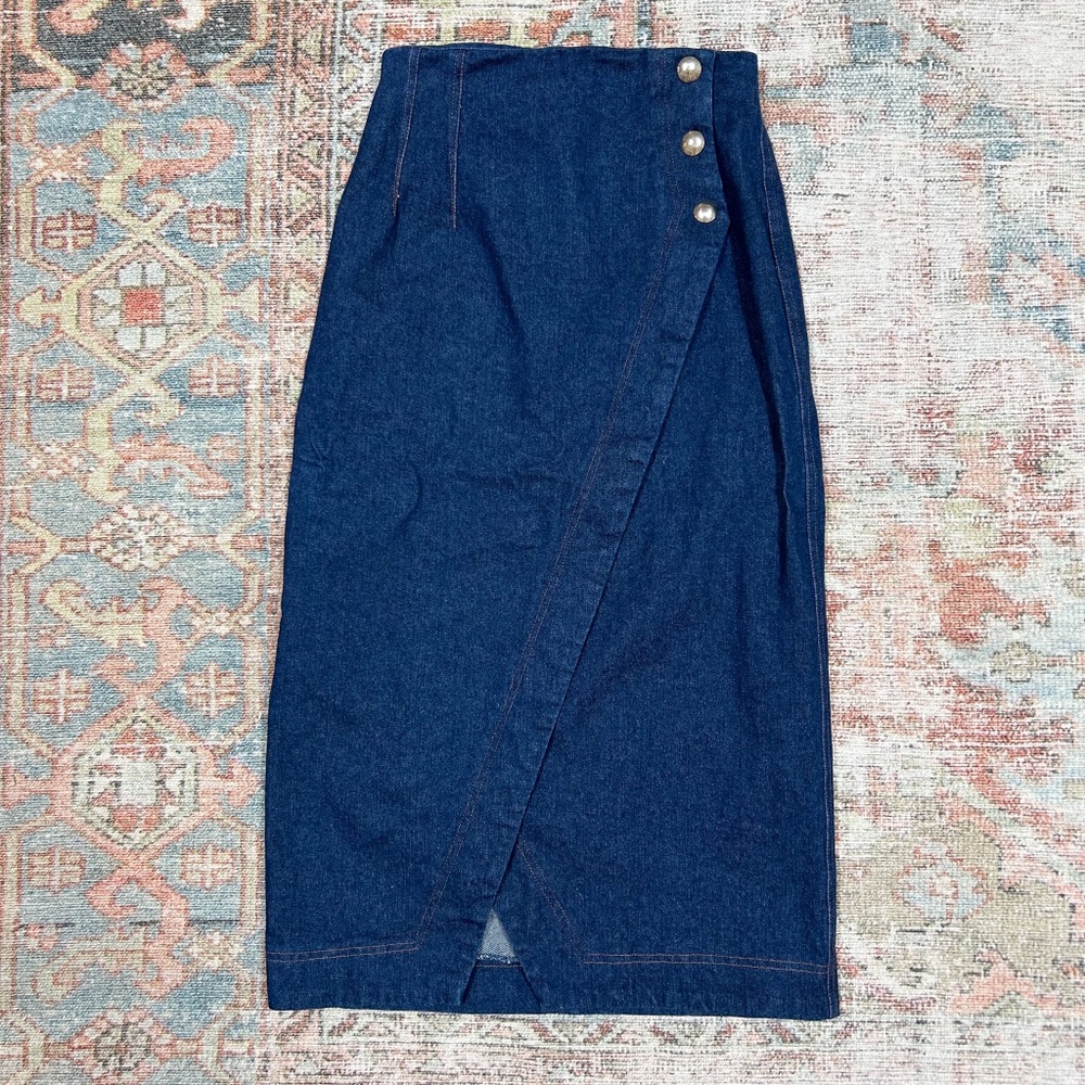 Western denim blue high waisted midi straight skirt - sz S - silver buttons